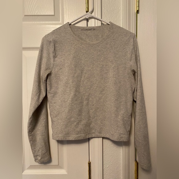 Abercrombie & Fitch Women’s Long Sleeve Tees - Black and Light Gray Size Large - Picture 2 of 5